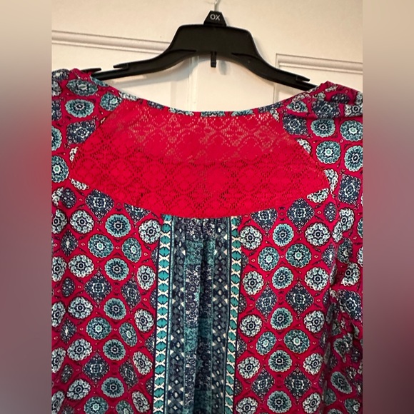 Red camel Medium colorful lace detail at top blouse. 3/4 length sleeves. - Picture 5 of 5